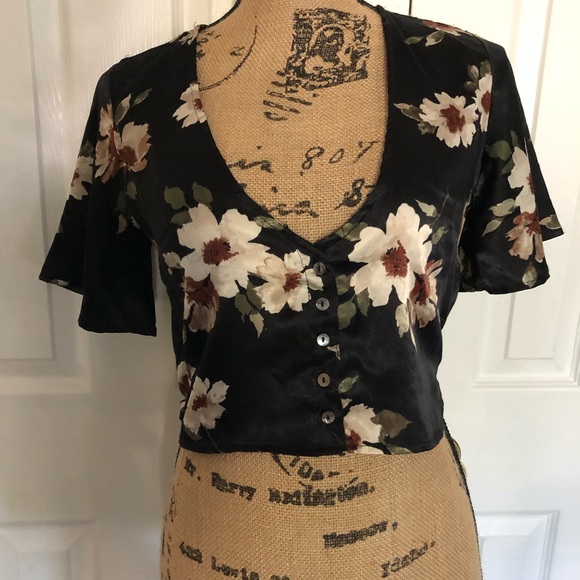 Forever 21 Tops - Forever 21 - Black/ Floral button up Short Sleeve